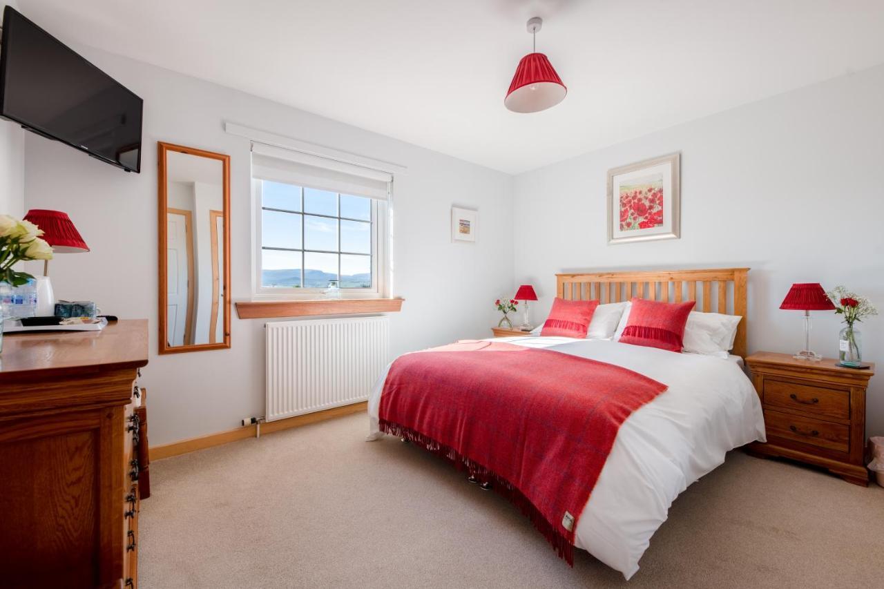 Bed and Breakfast Tornapress Дингуолл Экстерьер фото